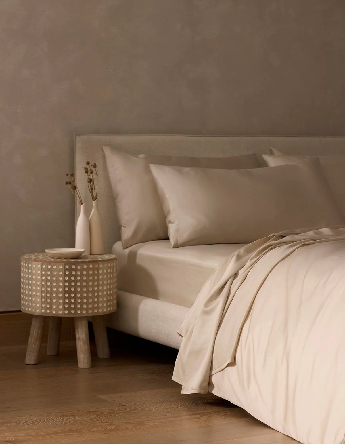 Amaré Opéra — Gilded Ivory Solid 550 TC Bedsheet